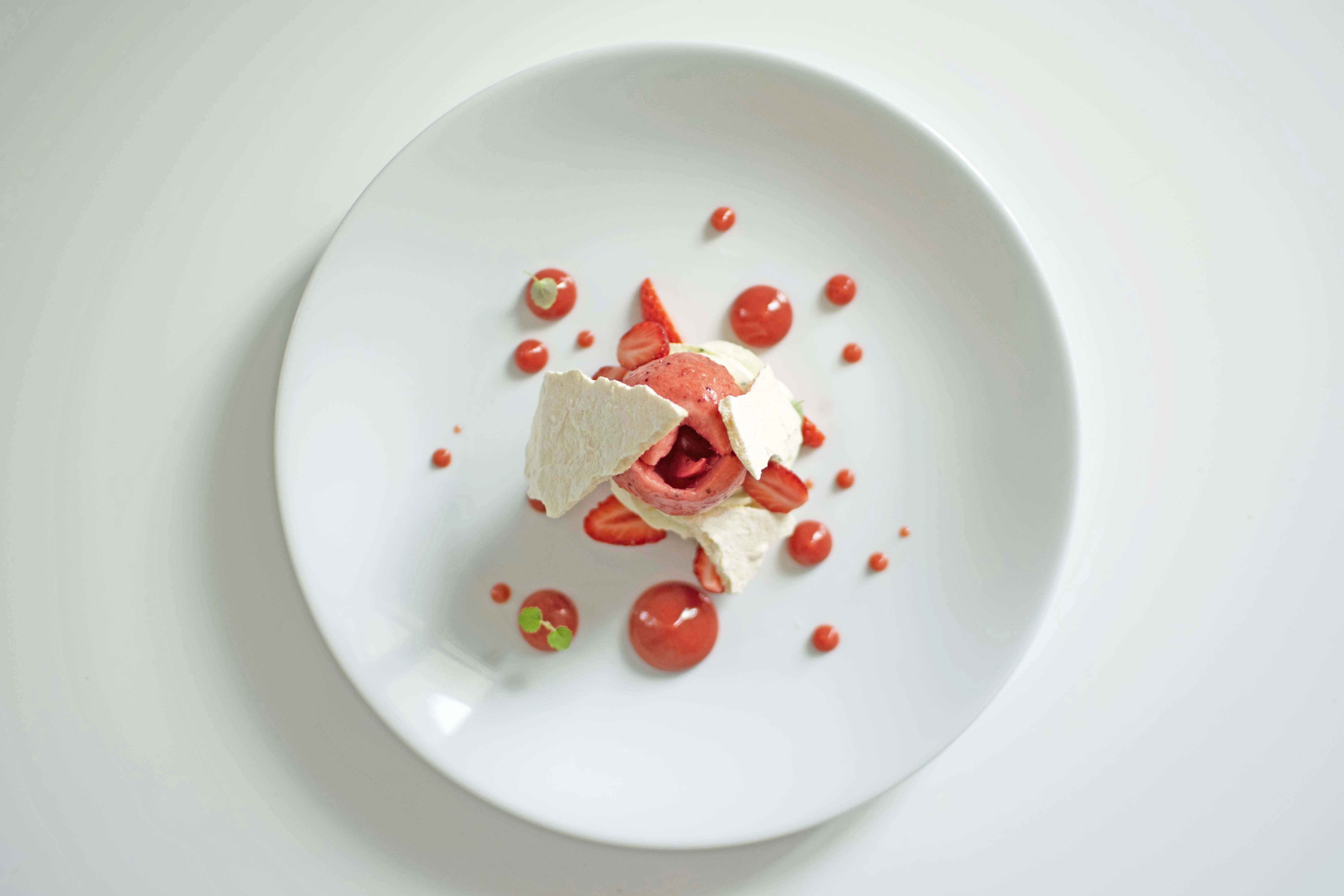 Repas en villa au bord de la piscine